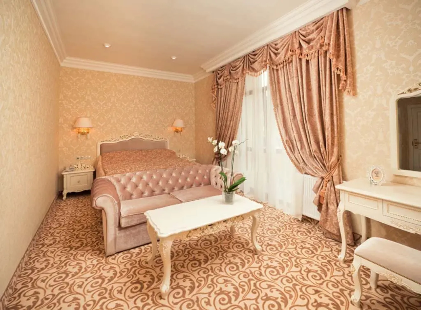 Royal Grand Hotel