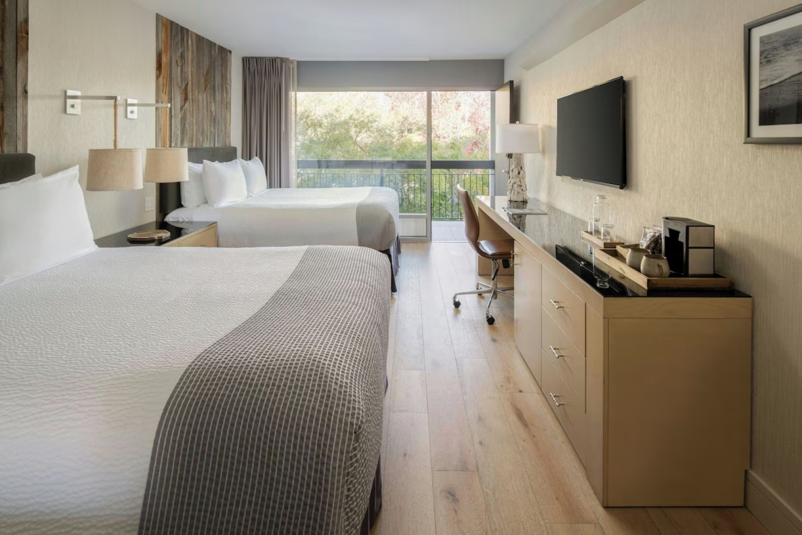 Hotel Paradox, Autograph Collection