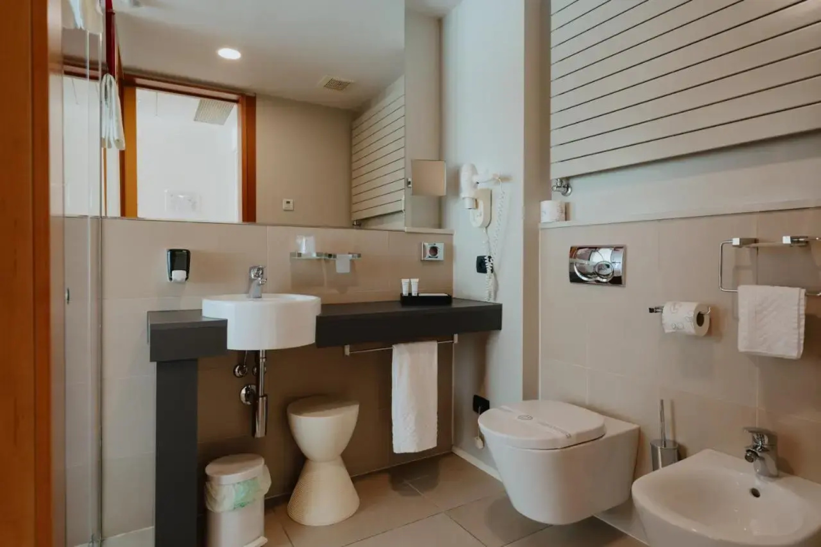 New Ipoint Hotel