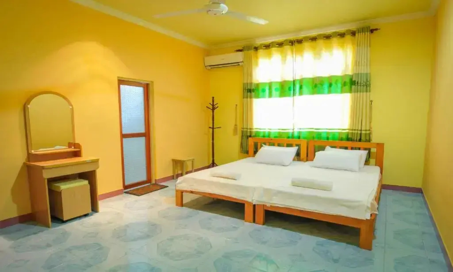 Отель Jail Break Surf Inn