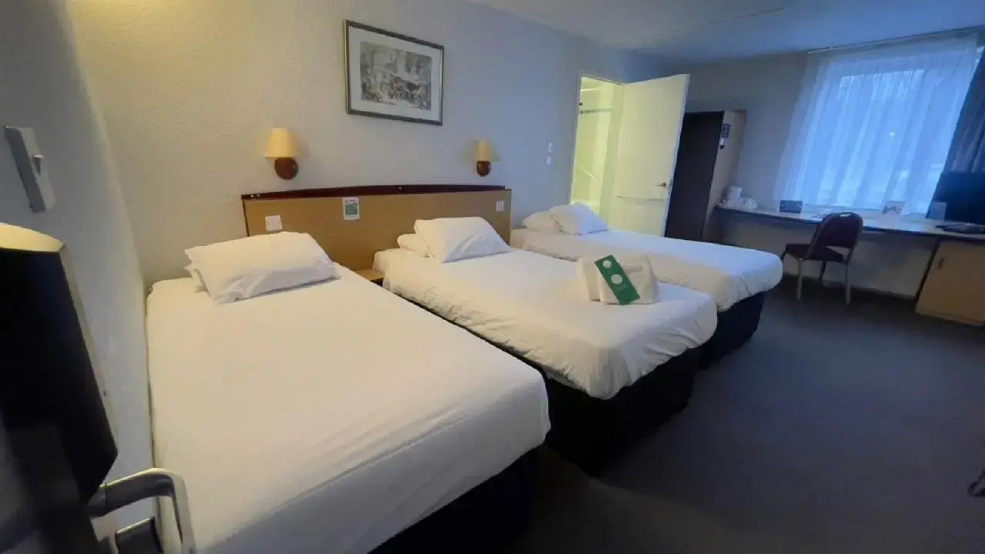 Отель Travelodge Liverpool Central Queens Dock and Arena