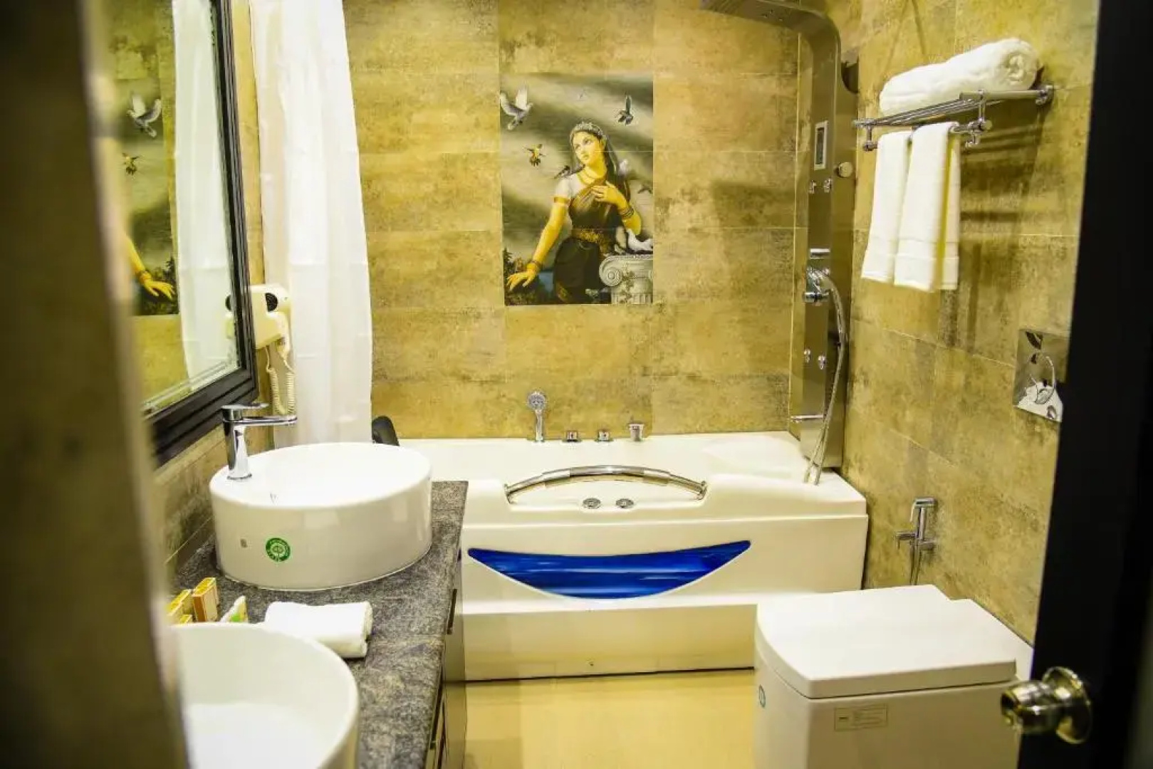 Sajjoys Hotel
