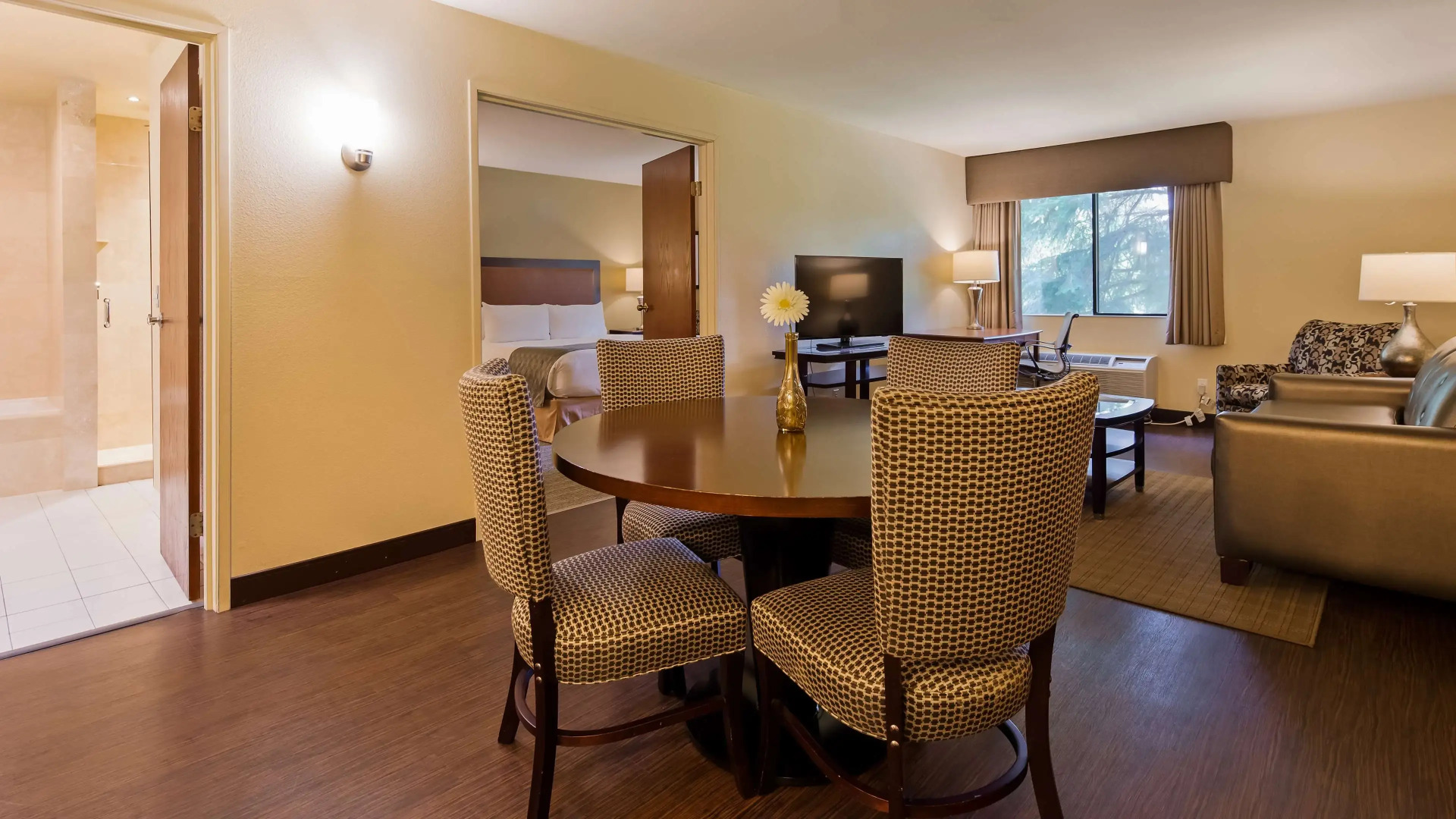 Best Western Plus Plaza by the Green