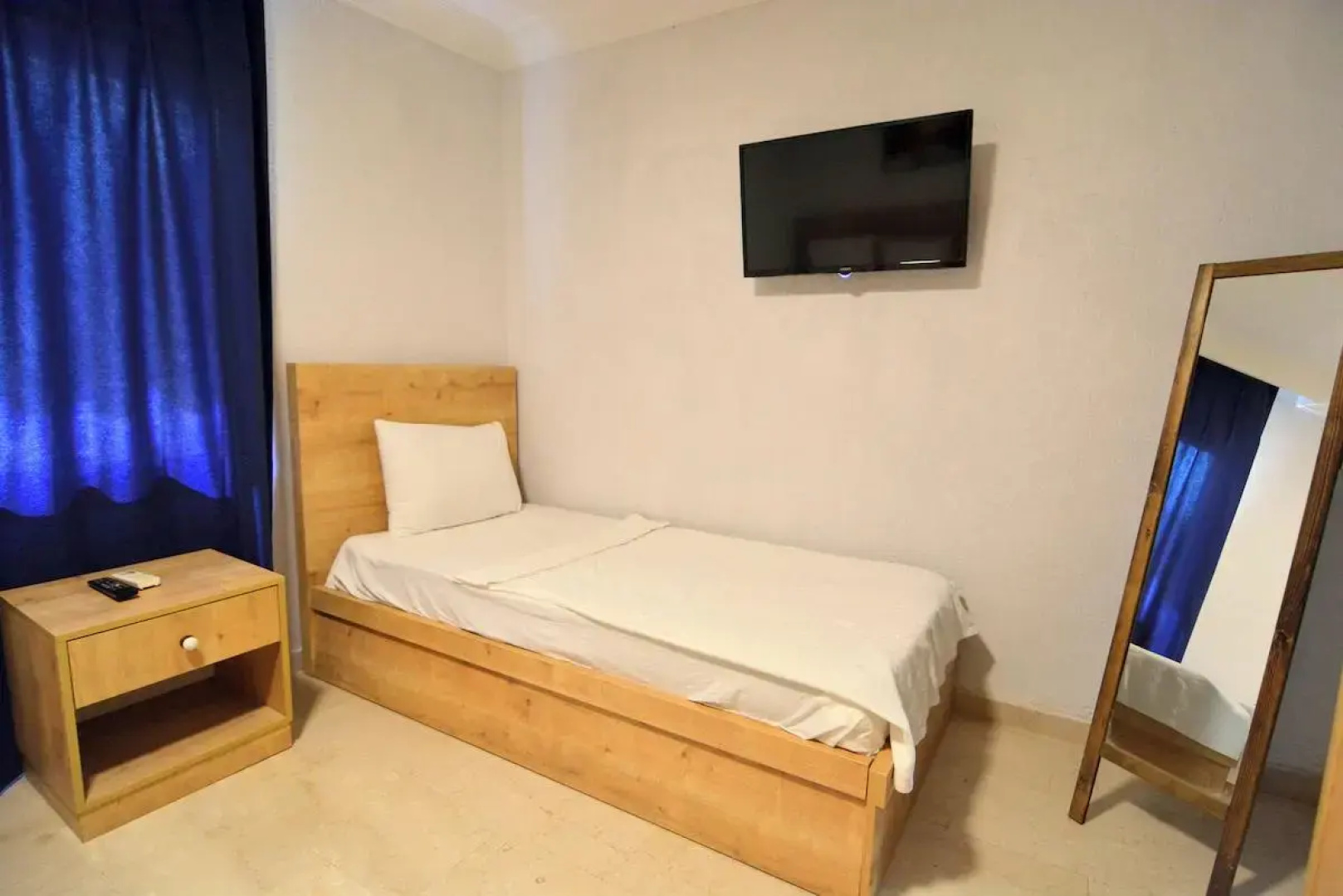 Ados Hotel