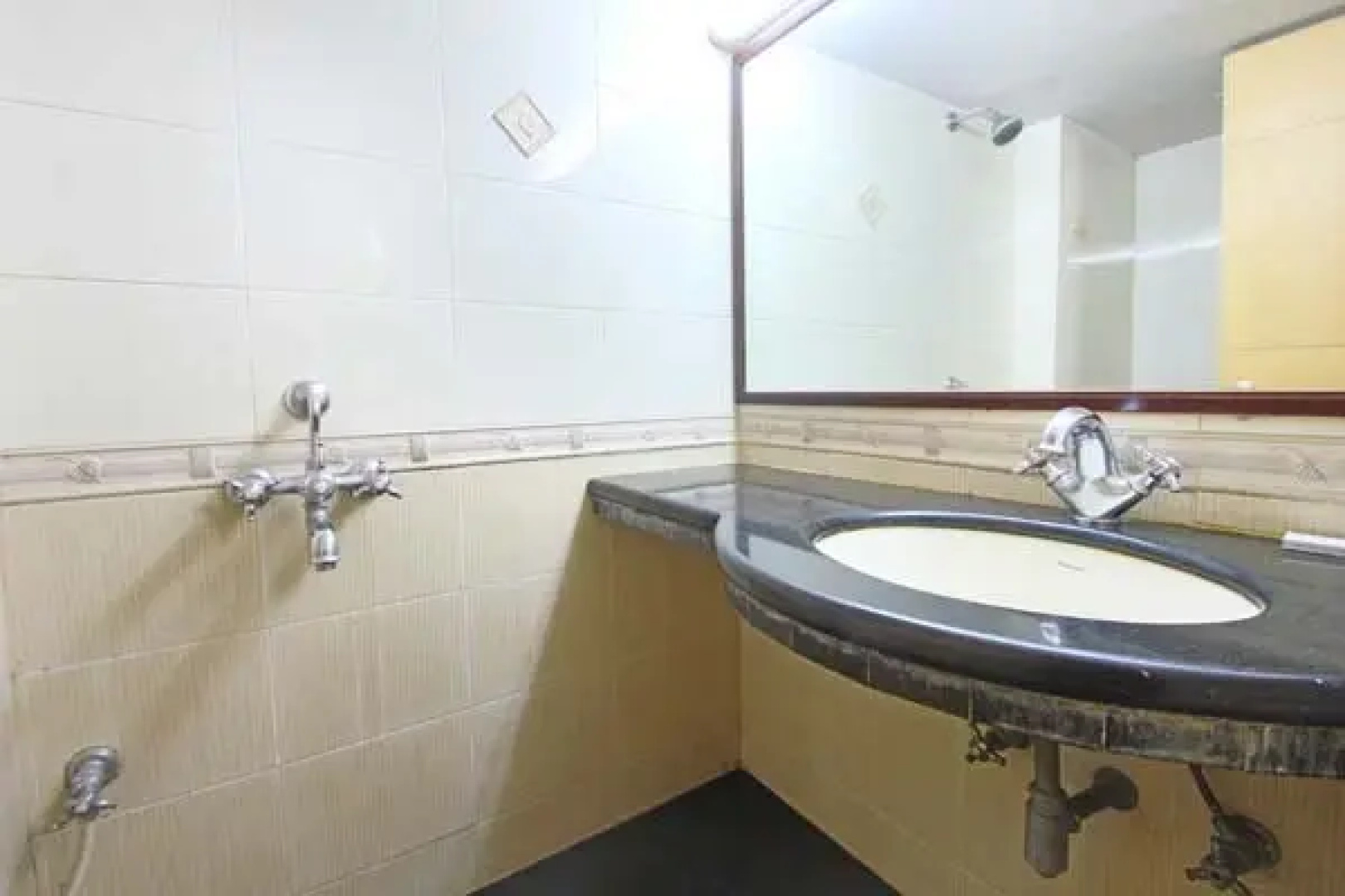 Hotel Raj Classic Inn