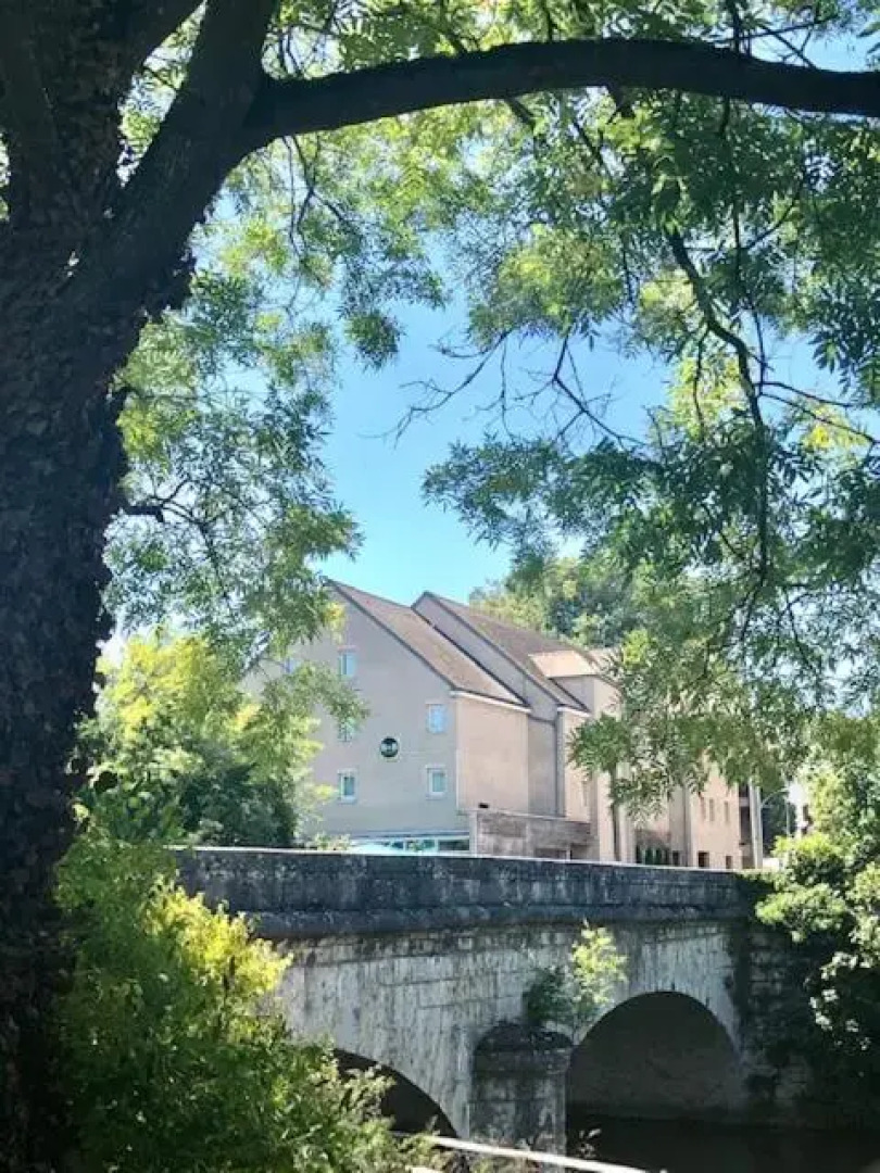 B&B HOTEL Chartres Centre Cathédrale