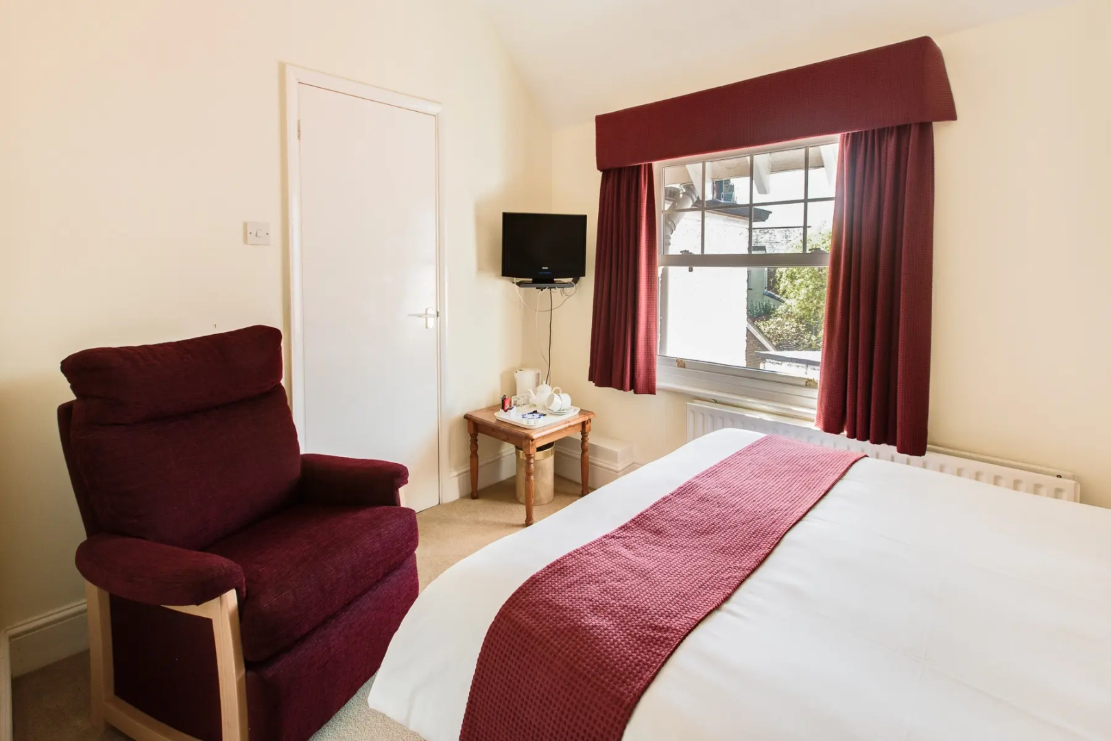 Cumberland House Gatwick B & B