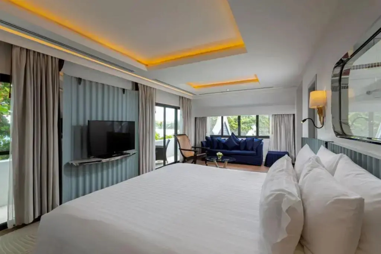 Отель The Boathouse Phuket