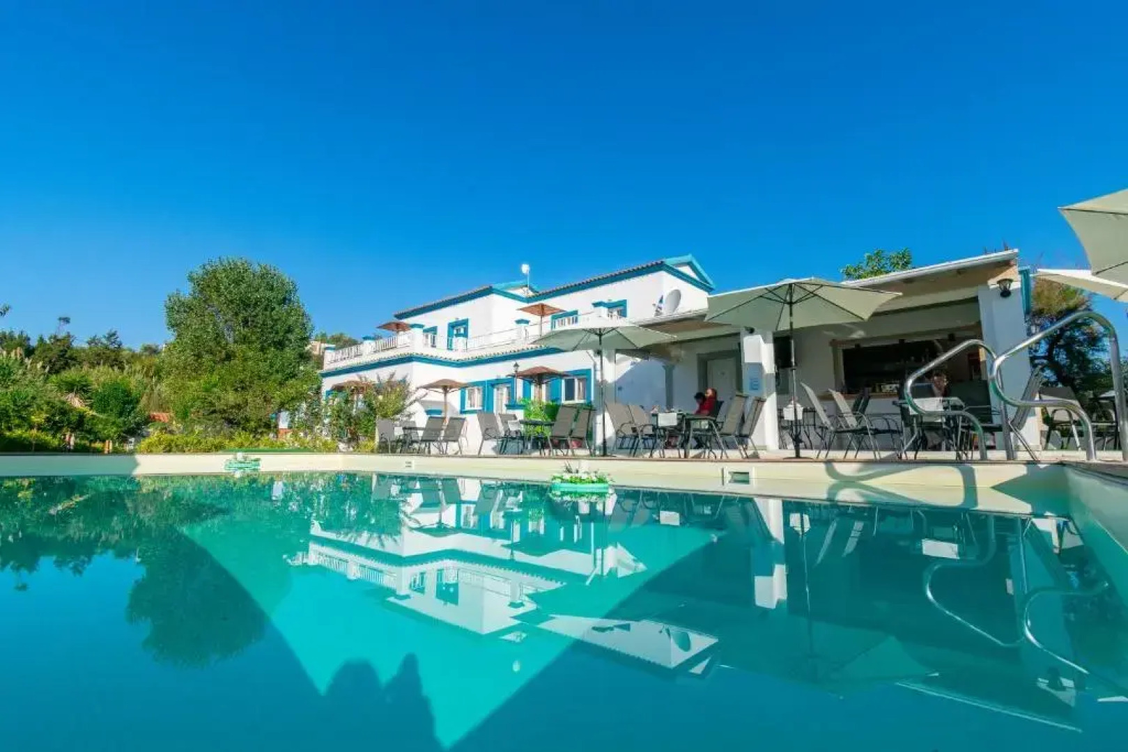 Akis Villa Studios & Apartments with Pool