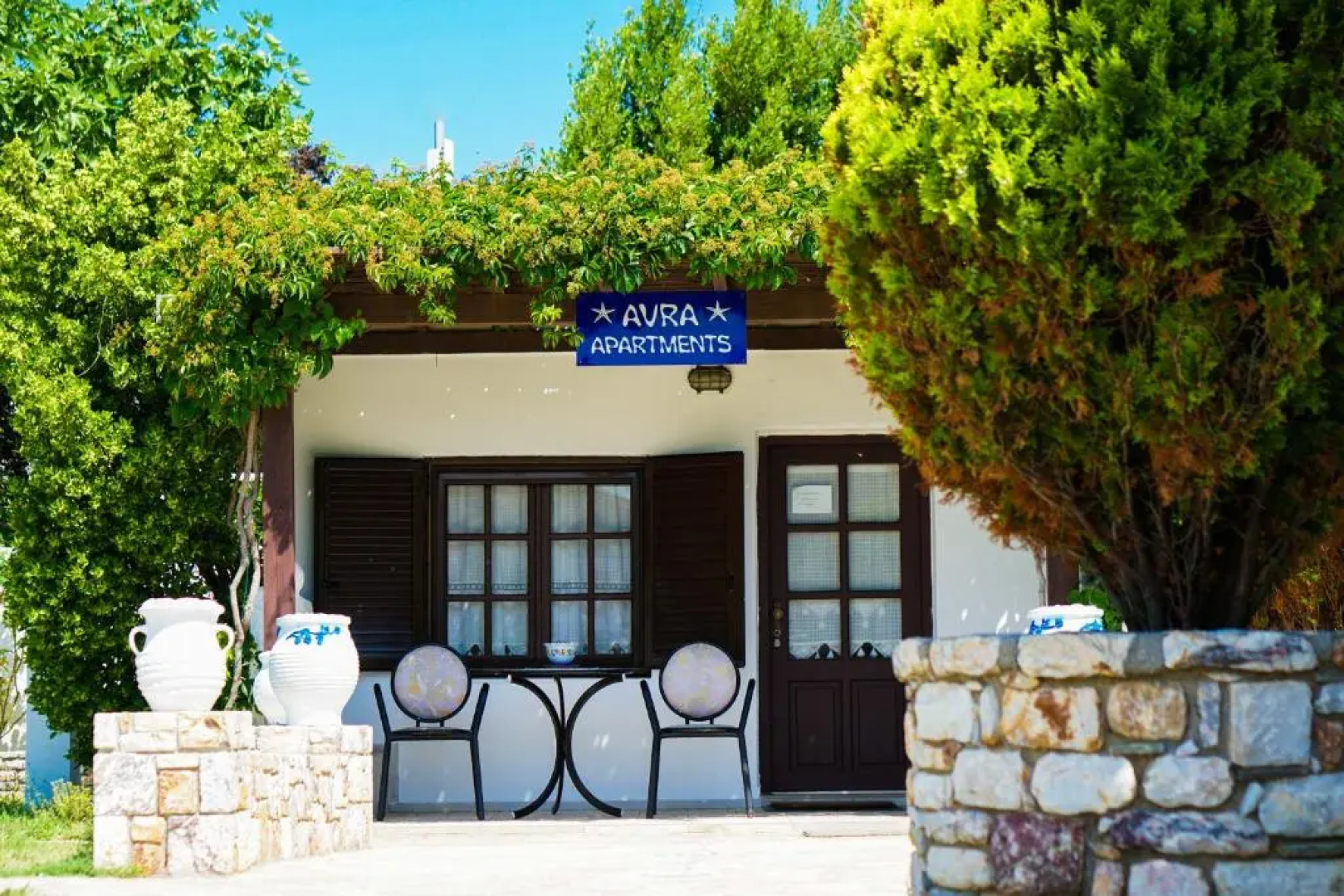 Avra Studios & Apartments