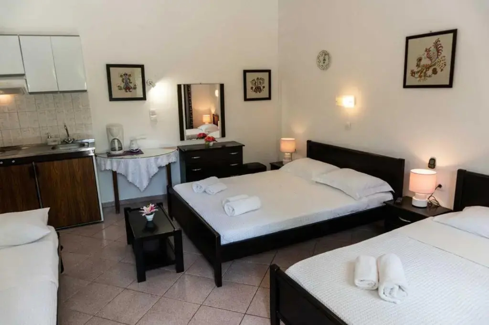 Avra Studios & Apartments