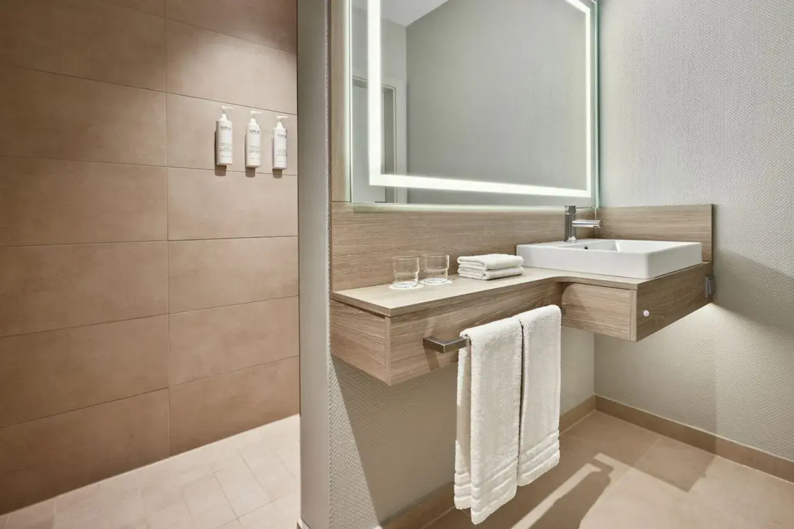 Отель Courtyard by Marriott Dortmund