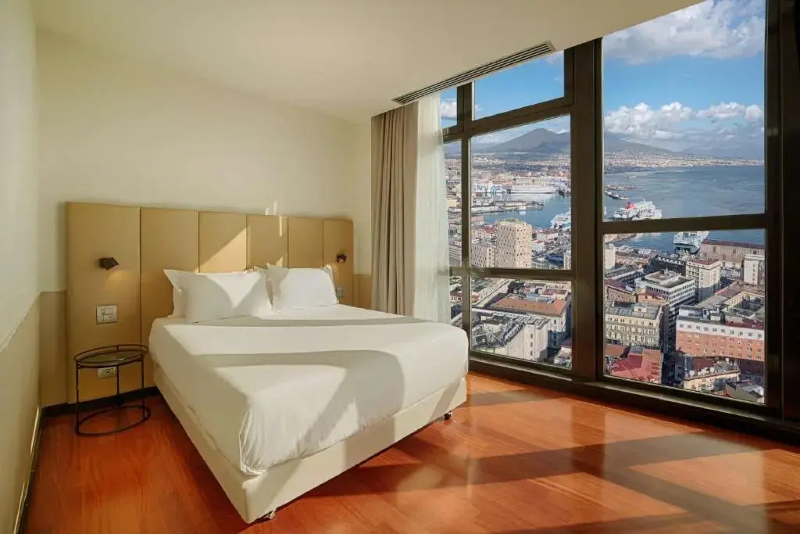 Отель NH Napoli Panorama
