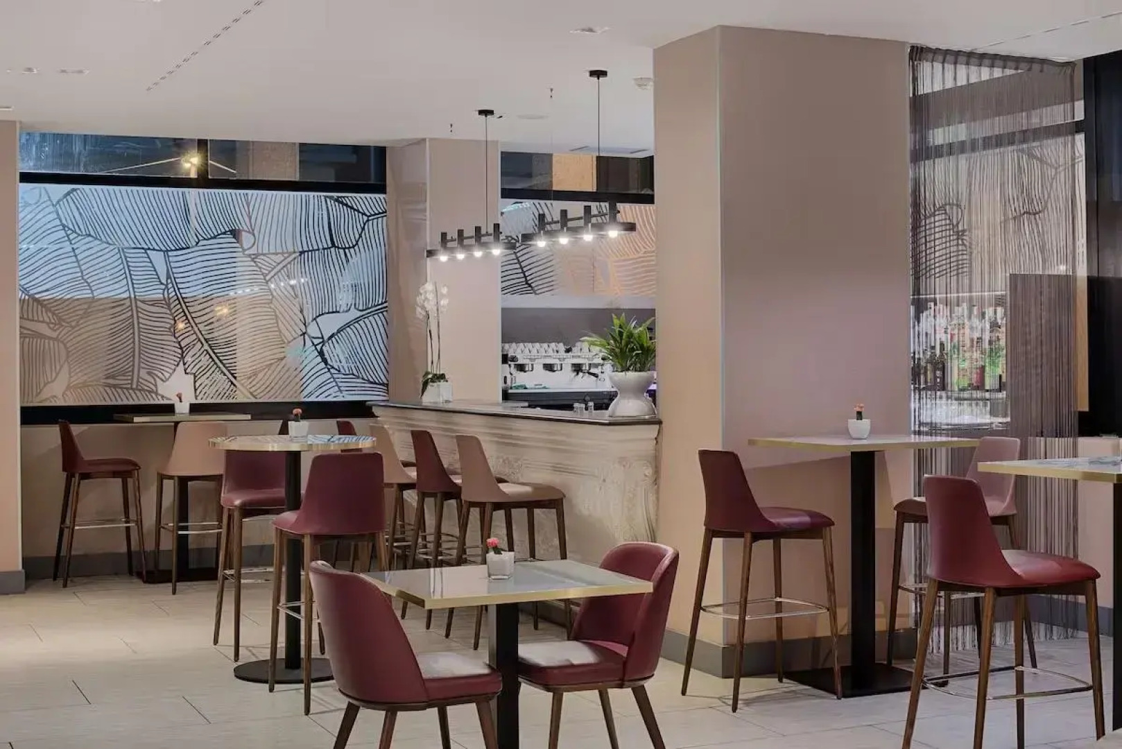 Отель NH Bologna de la Gare