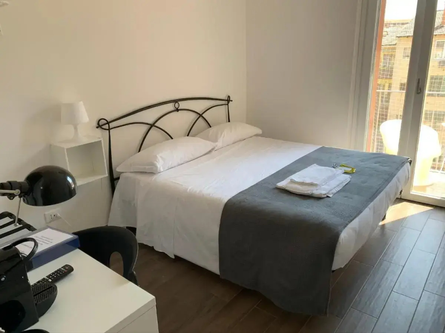 Отель Mambo Suites