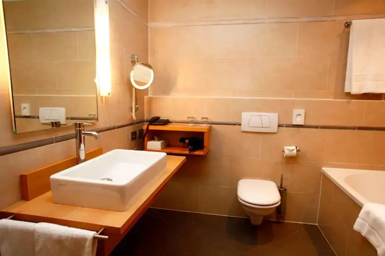 Отель Four Points by Sheraton Bolzano