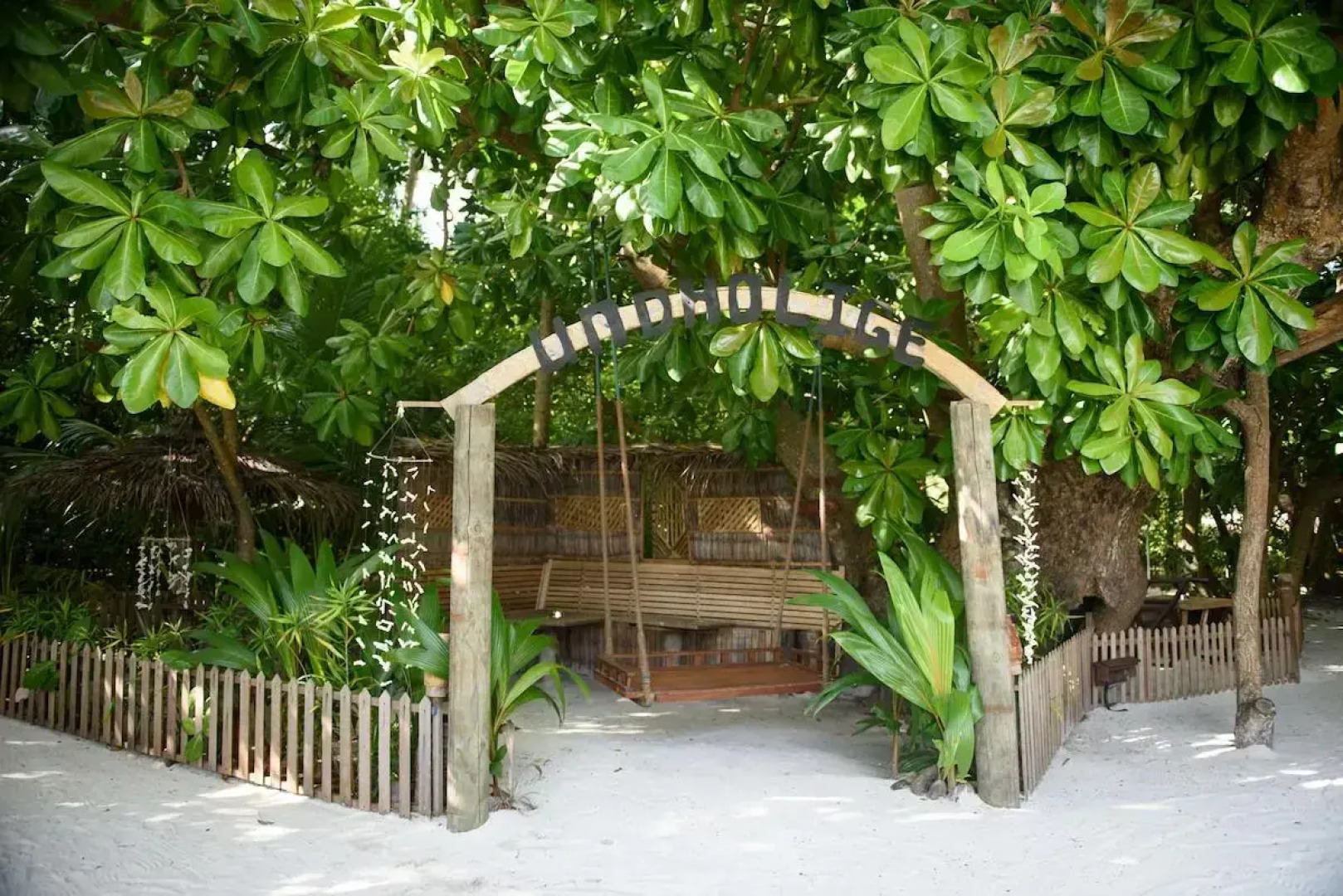 Курорт Biyadhoo Island