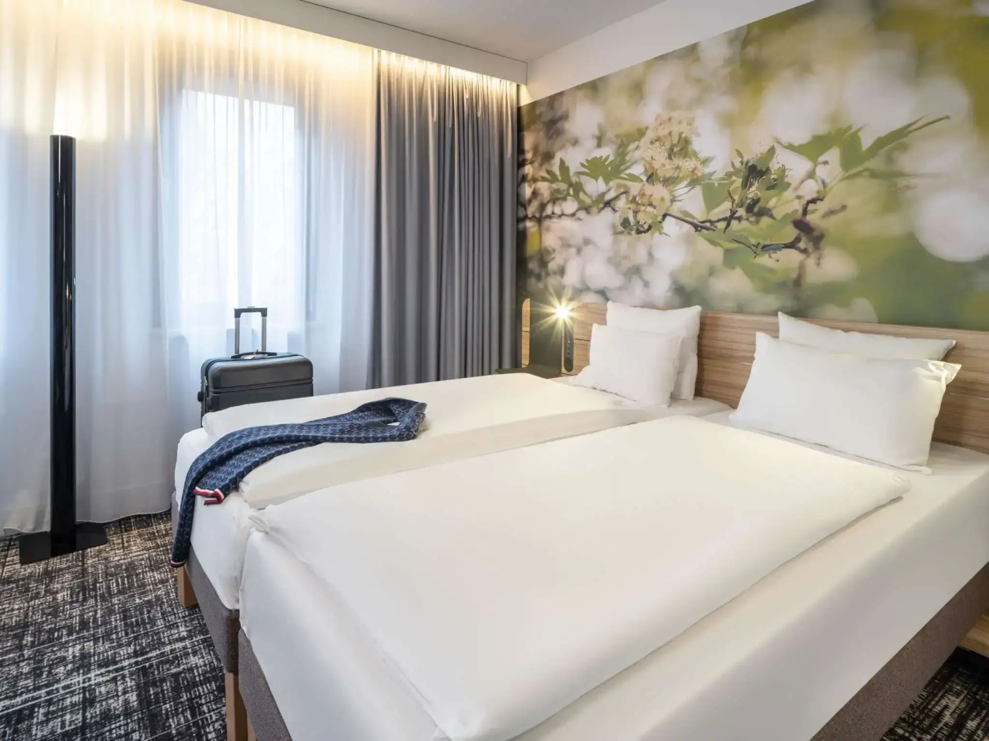 Отель Novotel Suites Wien City Donau