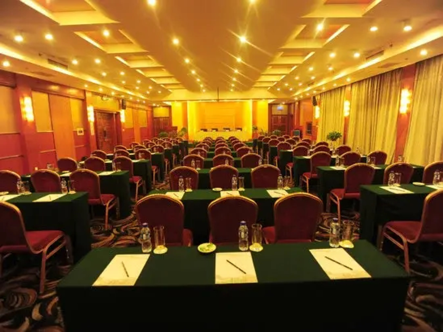 Yujing Garden Holiday Hotel