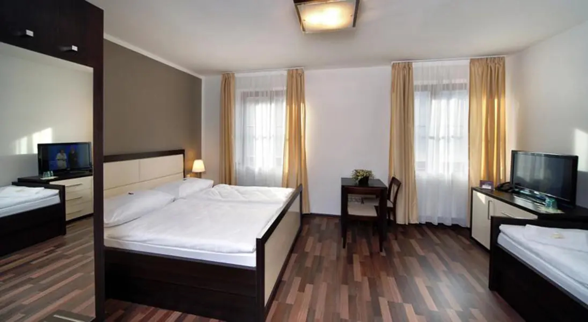 Hotel Corona