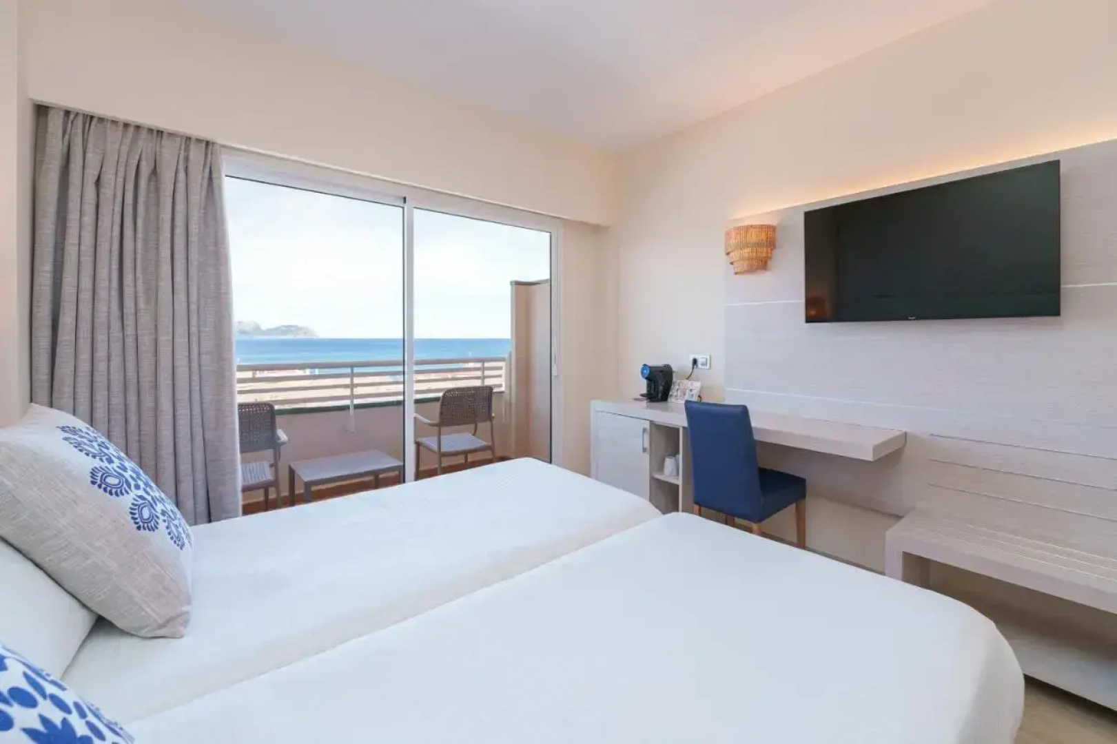 Курорт Caprice Janeiro Hotel & Spa