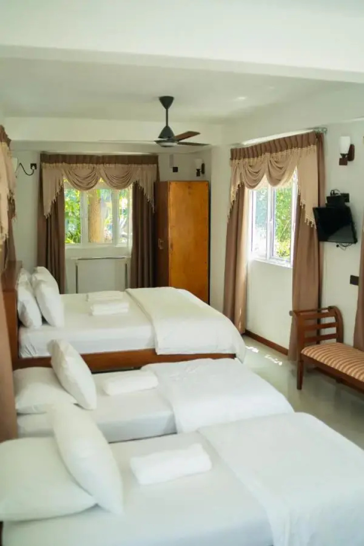Tropical Biosphere Hotel