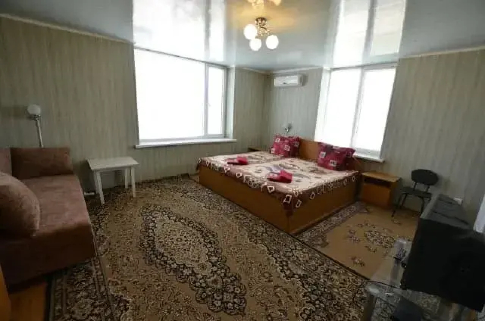 Molodezhnaya 8 Guest House