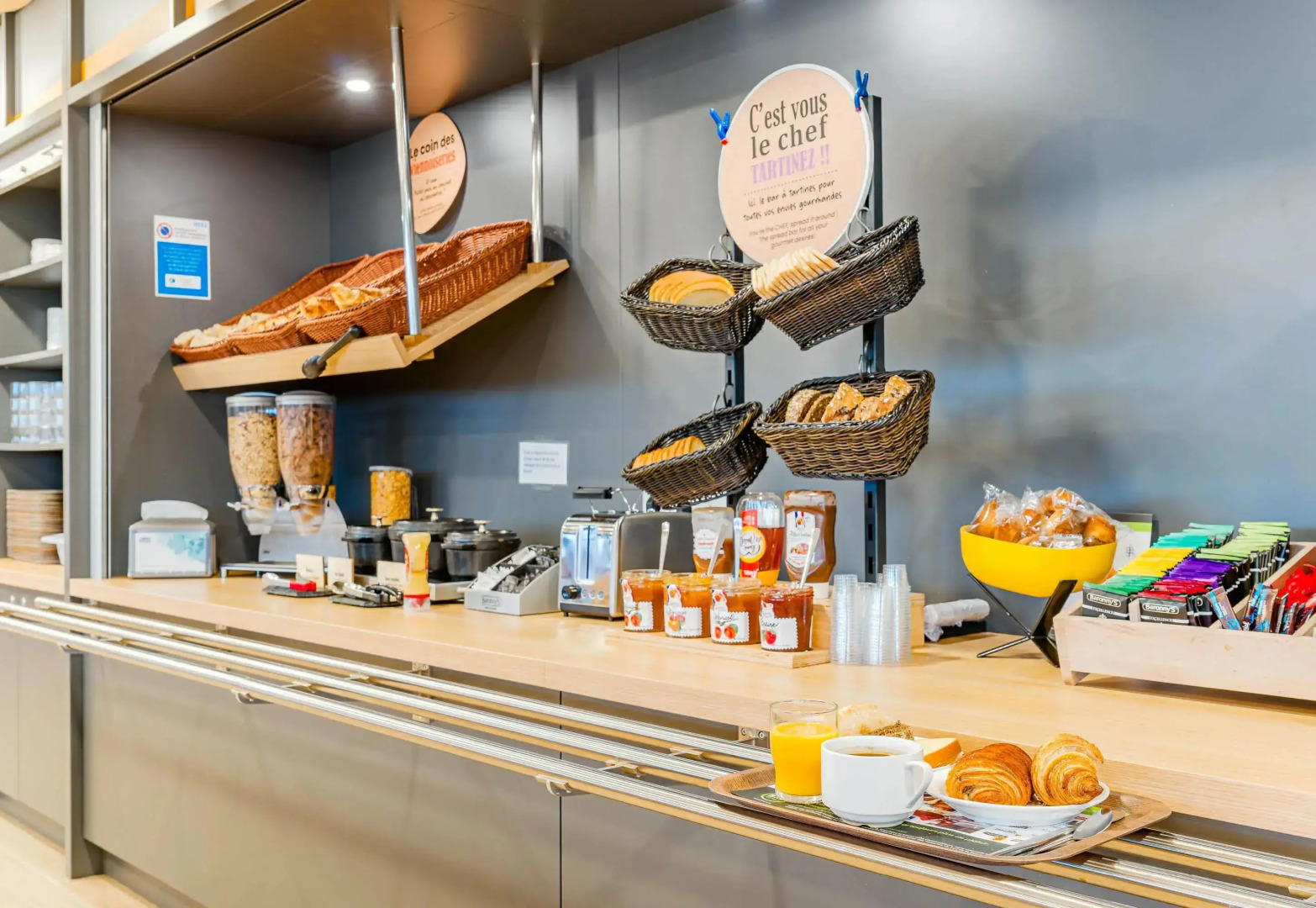 Отель B&B Poitiers 3 Futuroscope