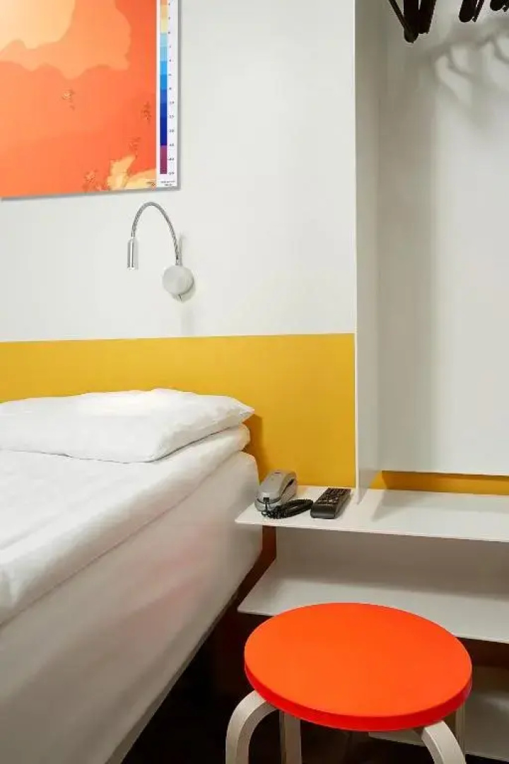 Hotel Cabin