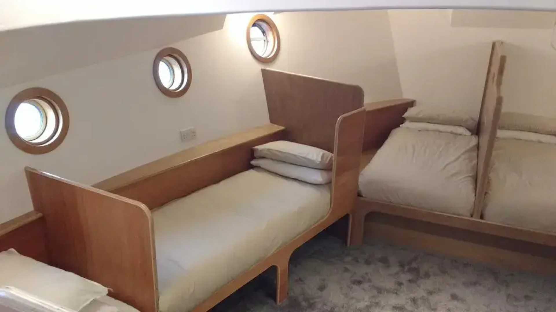 Kyle Blue Bristol - Luxury Hostel Boat