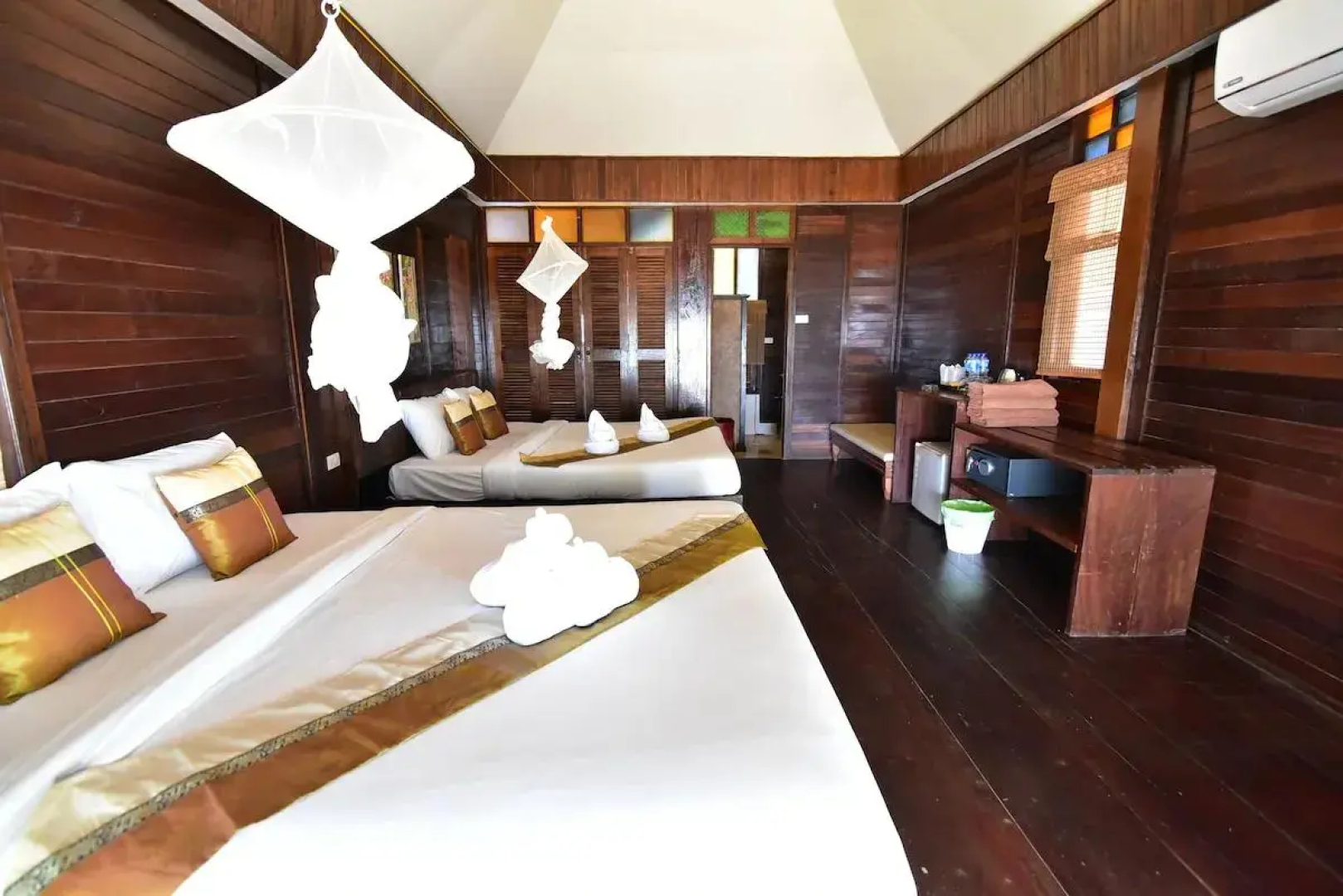 Отель Koh Ngai Thanya Beach Resort
