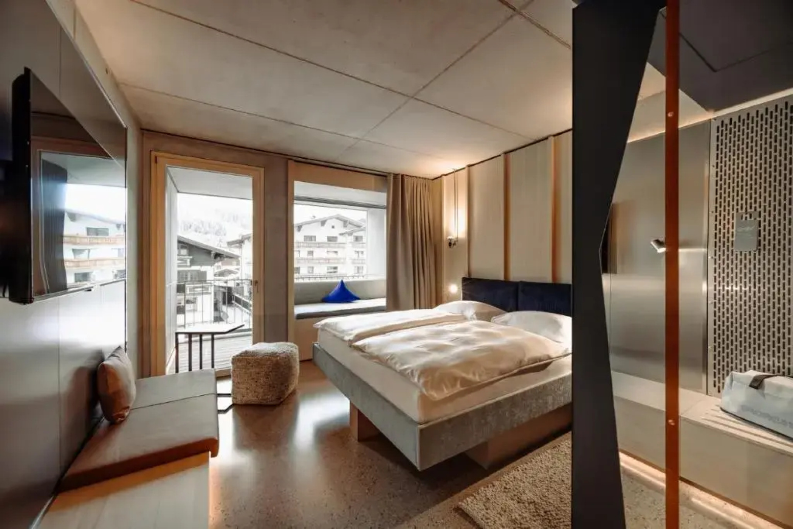 Dips&Drops – SUPERIOR HOTEL · SPORTS · SPA · RESTAURANTS