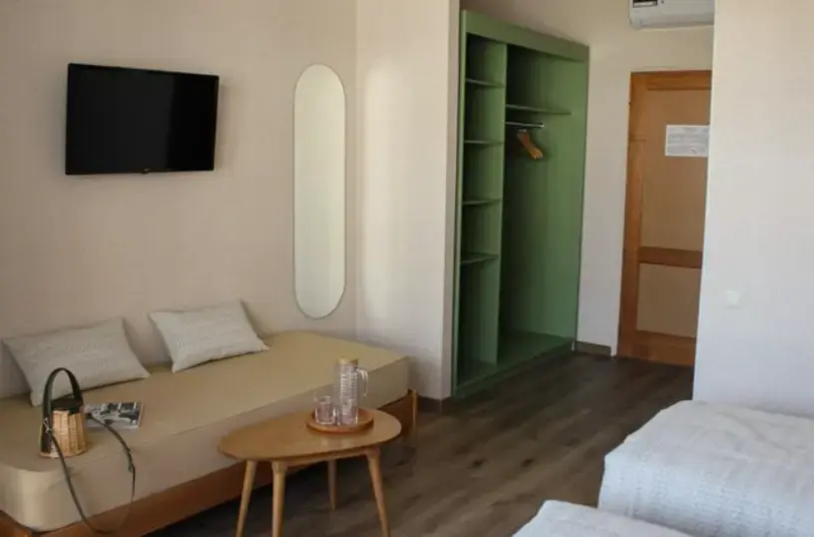 Sea Land Hotel