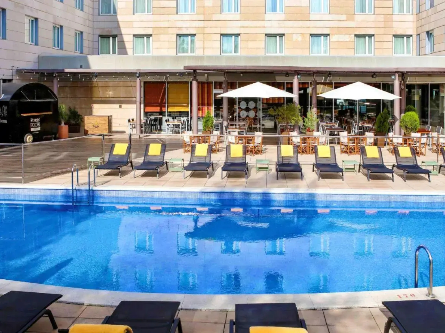 Отель Novotel Barcelona Cornella