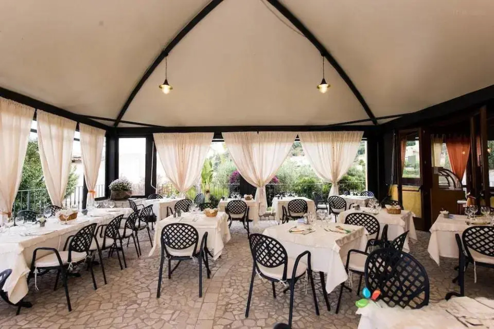 Hotel Bougainville