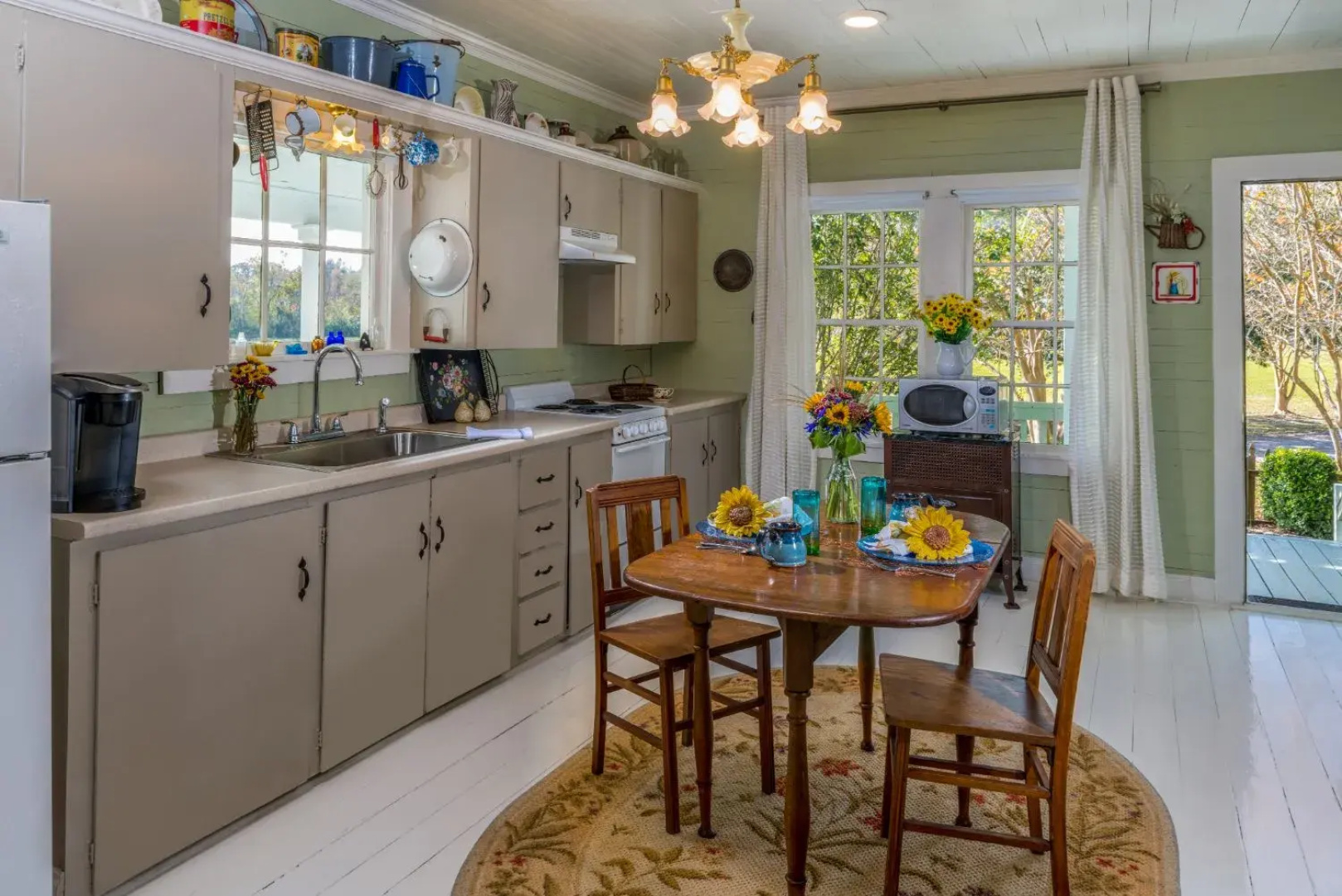 Maison D'Memoire Bed & Breakfast Cottages