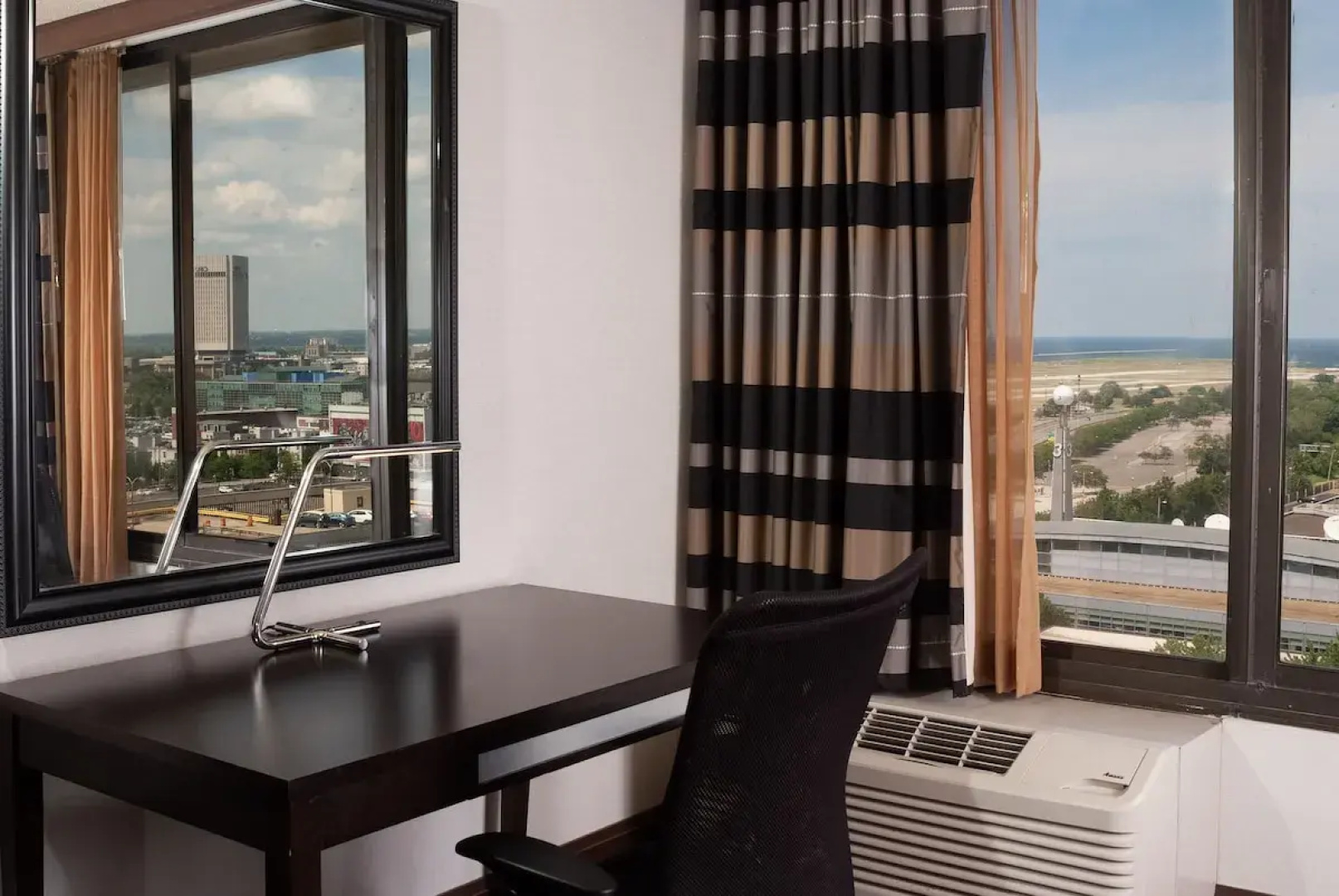 DoubleTree by Hilton Hotel Cleveland Downtown - Lakeside