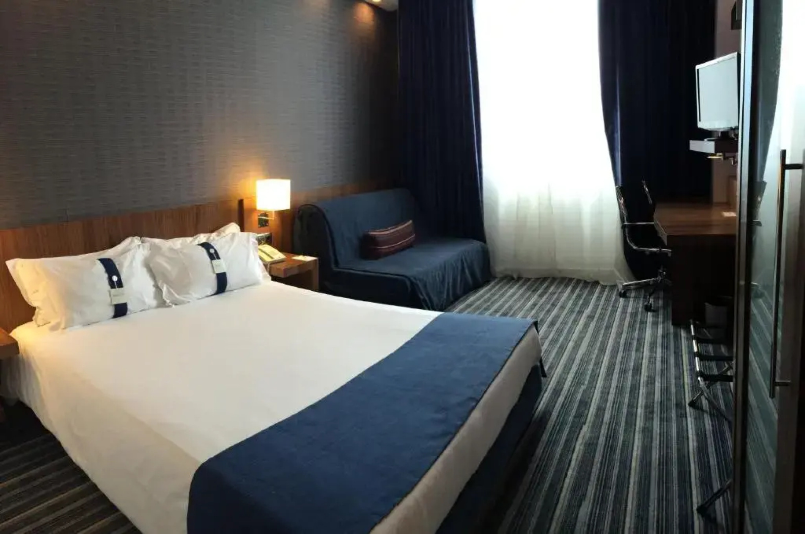 Отель Holiday Inn Express Bilbao, an IHG Hotel