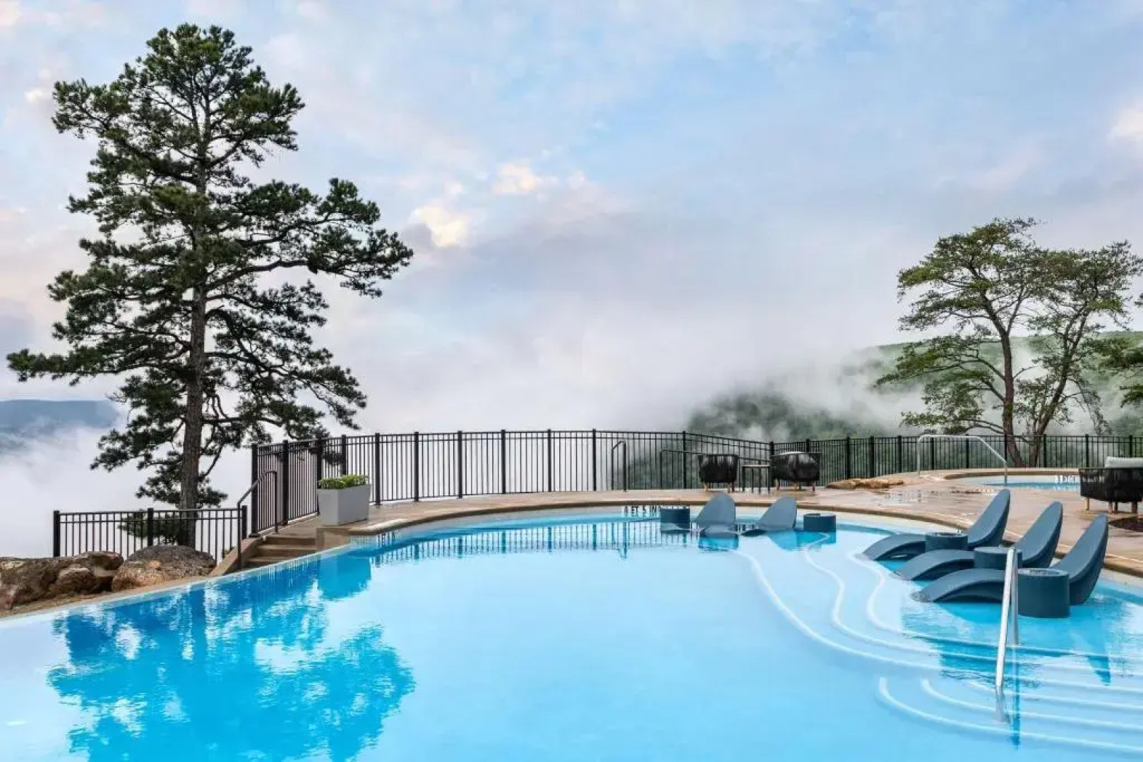Cloudland At McLemore Resort Lookout Mountain, Curio by Hilton