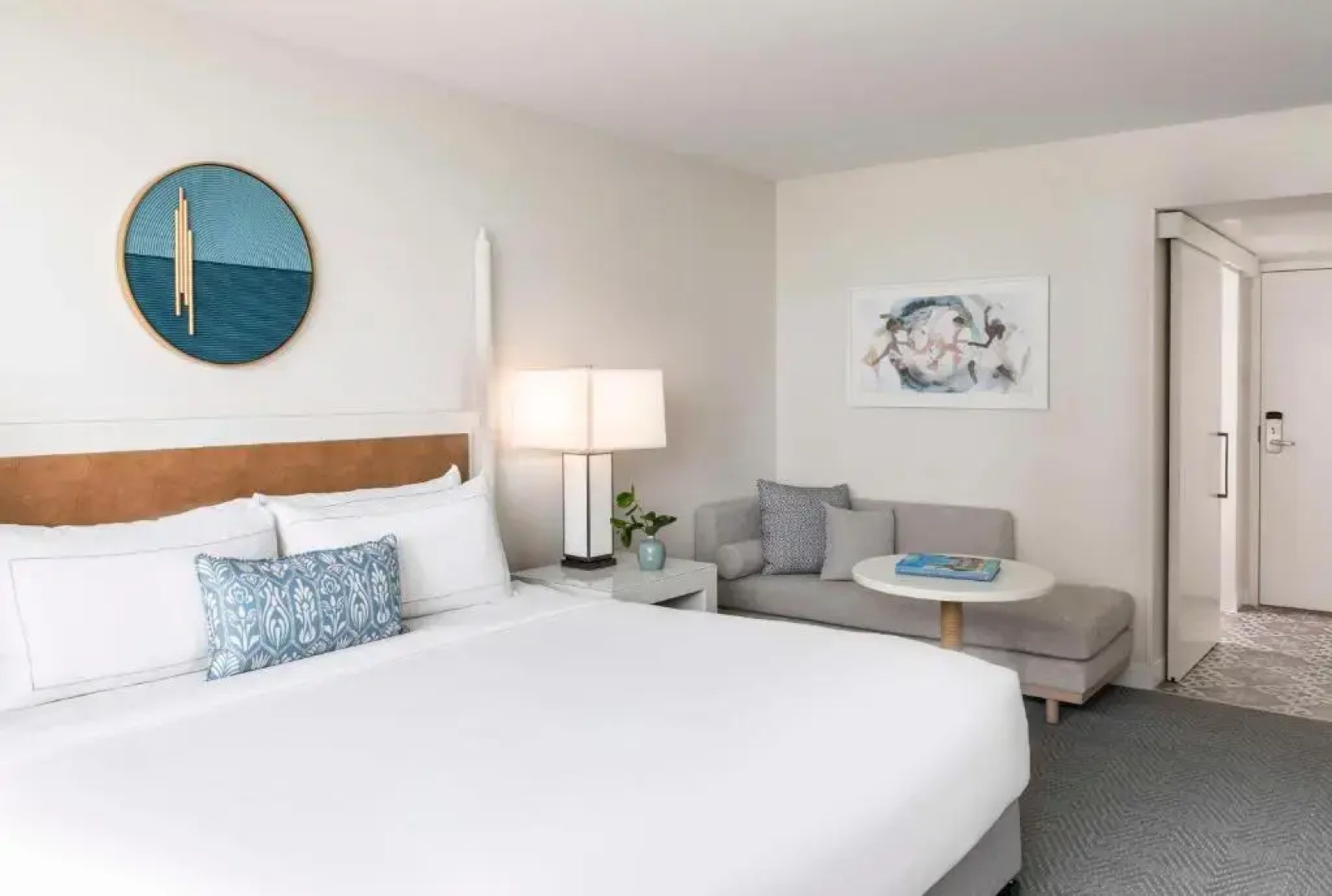 The Singer Oceanfront Resort, Curio Collection by Hilton