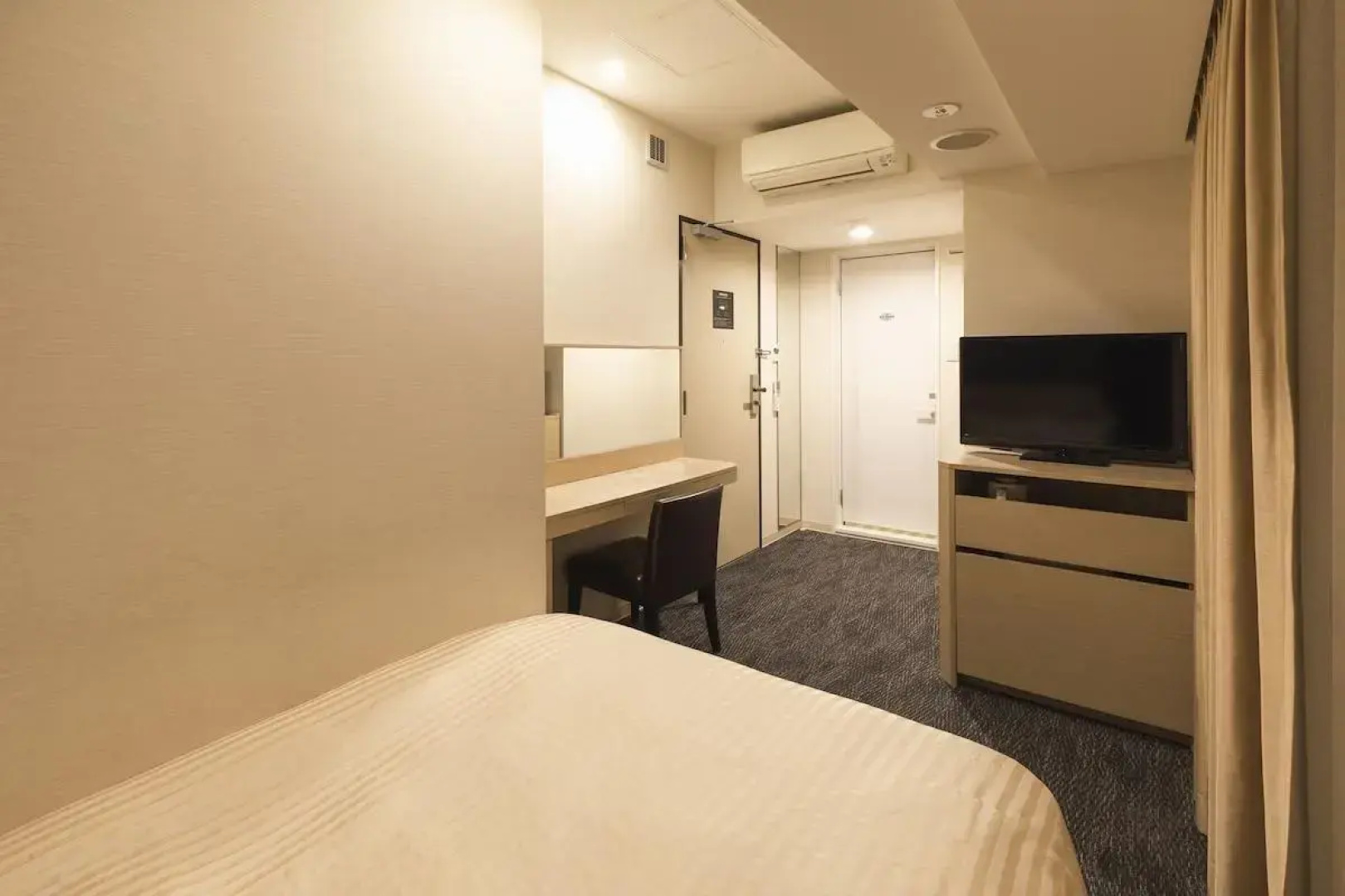 Отель Sotetsu Fresa Inn Shimbashi Hibiyaguchi