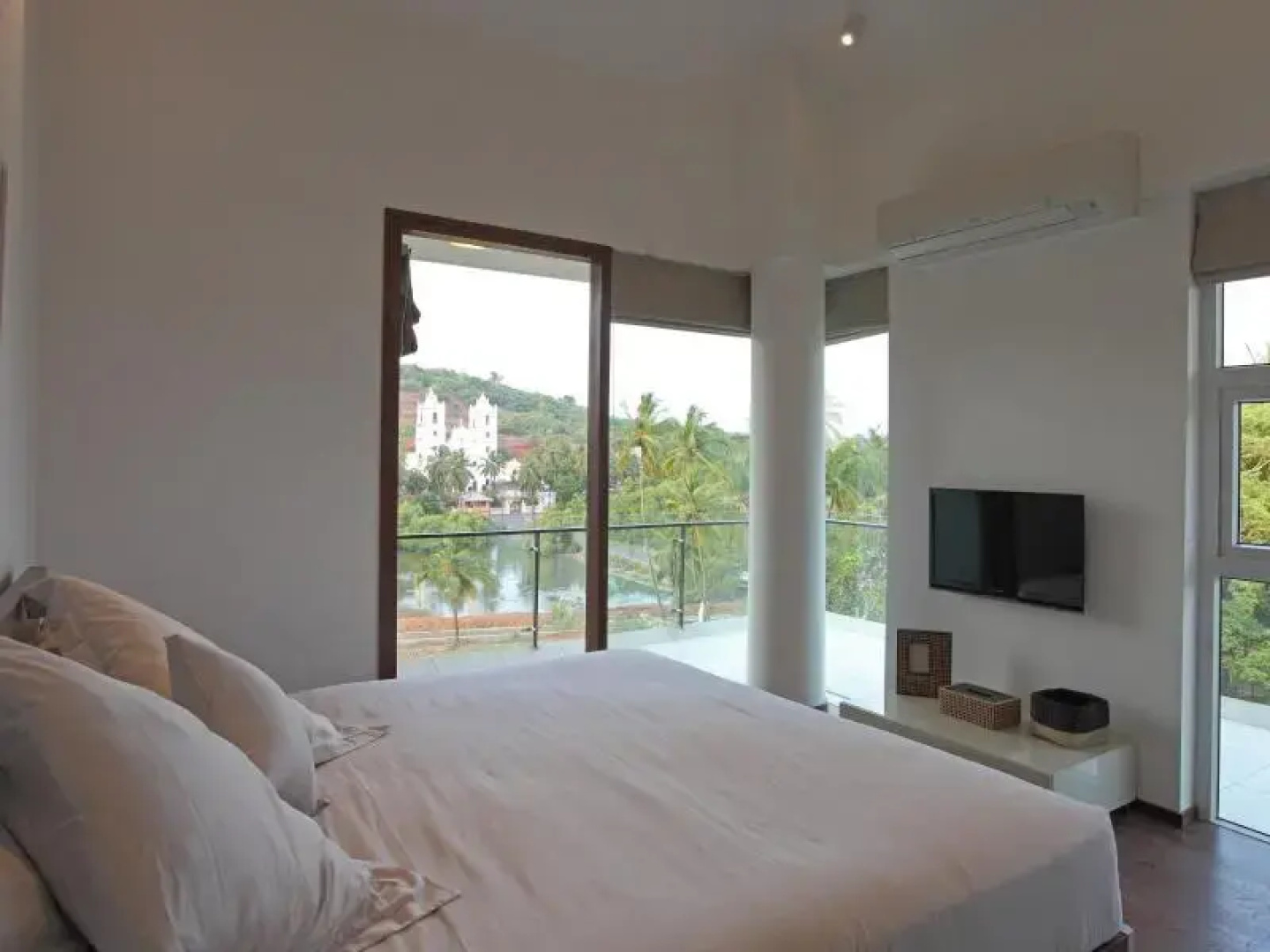 The Golden Pearl Calem Grove Hotel