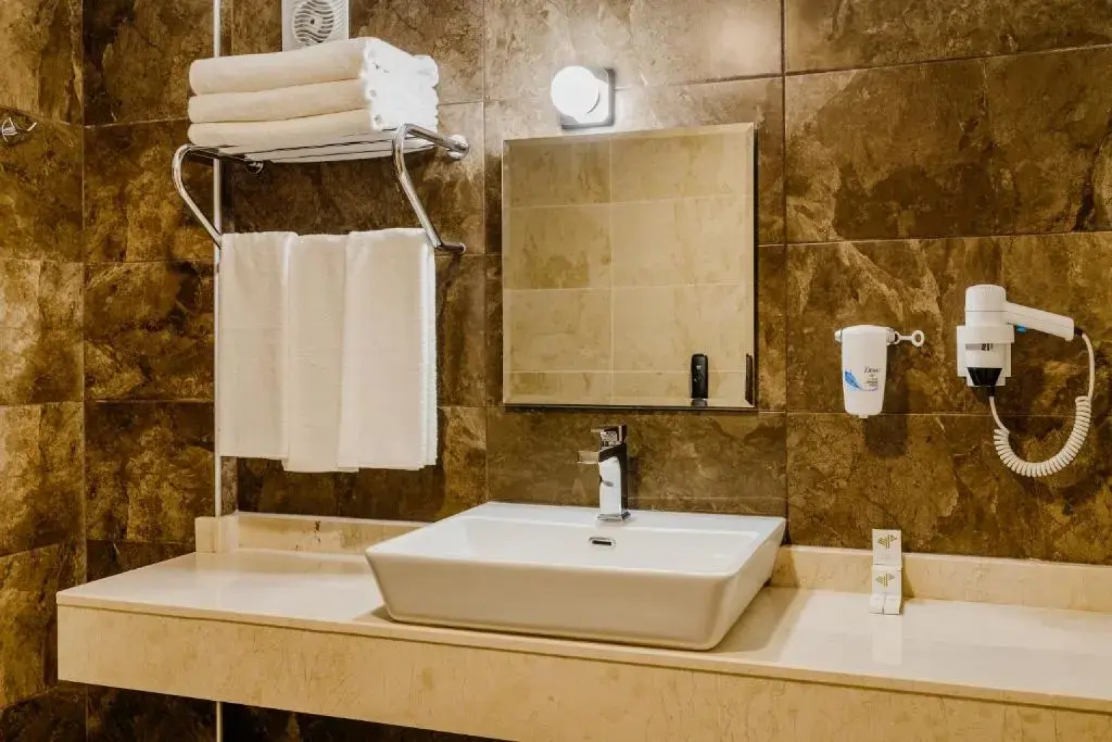 Olivia Palm Hotel
