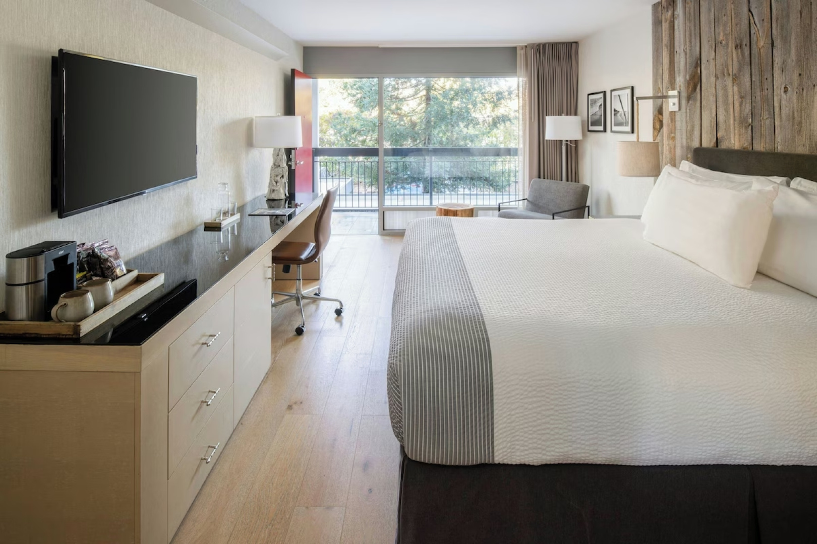 Hotel Paradox, Autograph Collection
