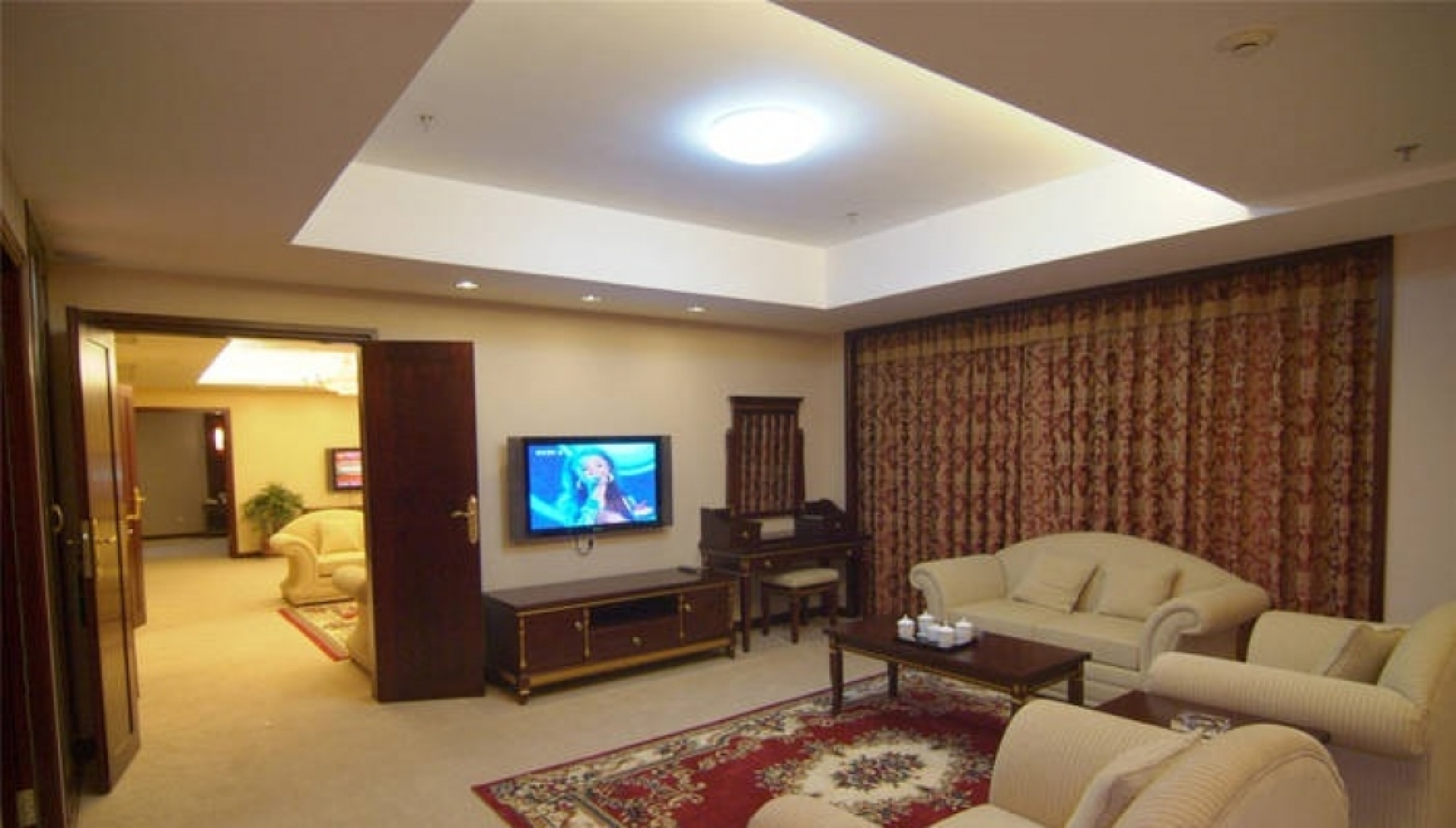 Zhongtian Huanghai Hotel