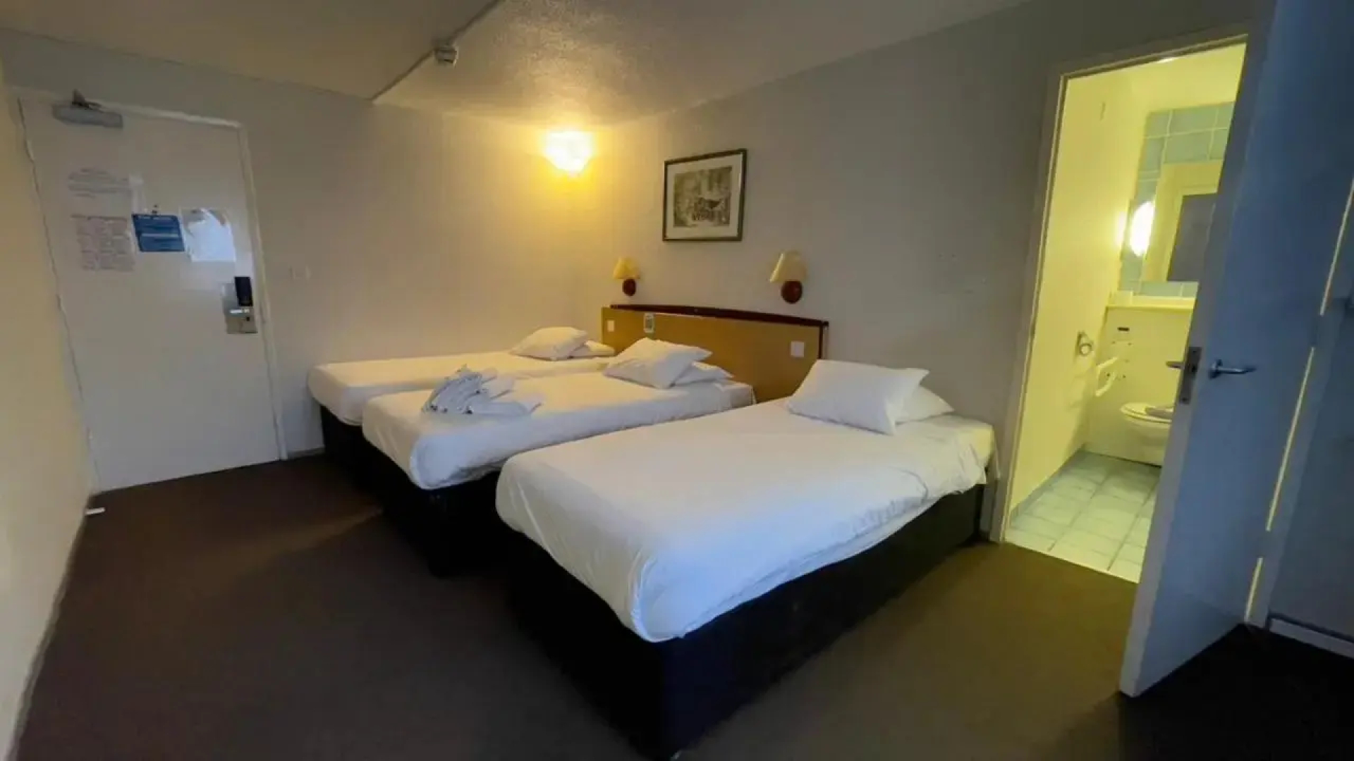 Отель Travelodge Liverpool Central Queens Dock and Arena