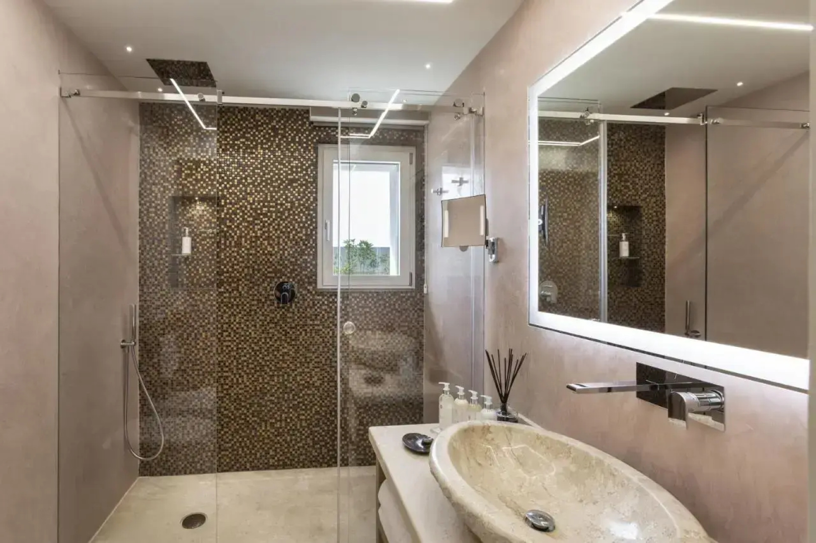 Li Finistreddi Exclusive Country Retreat