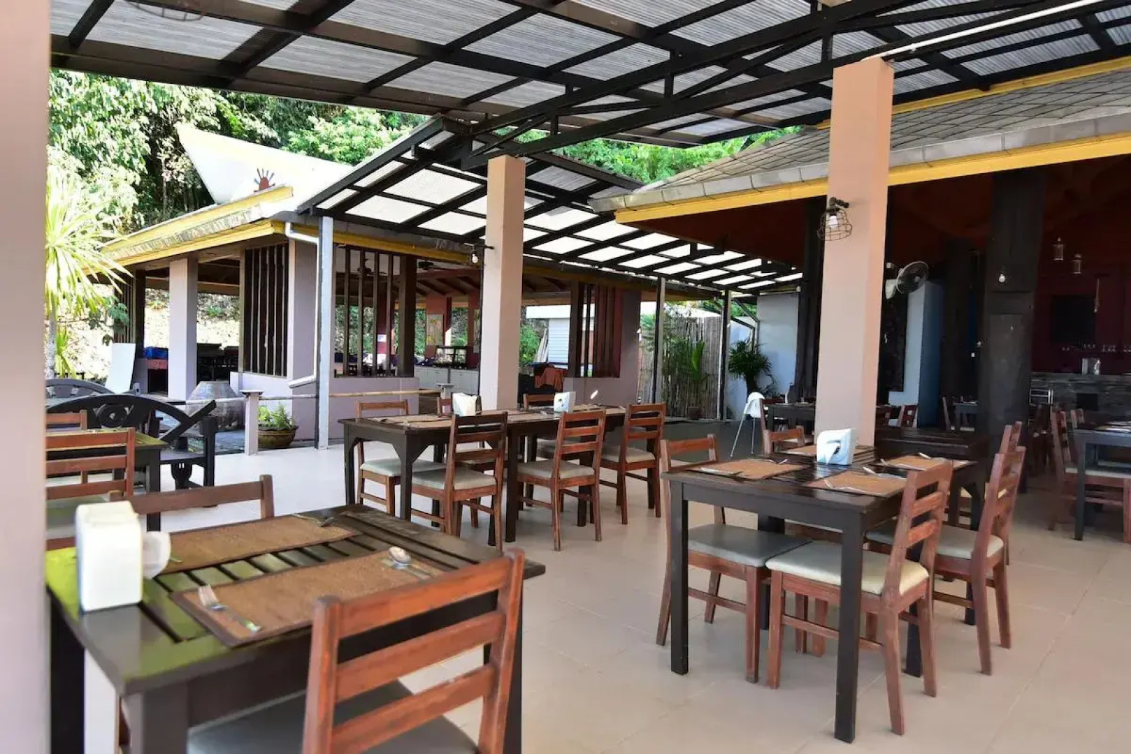 Отель Koh Ngai Thanya Beach Resort