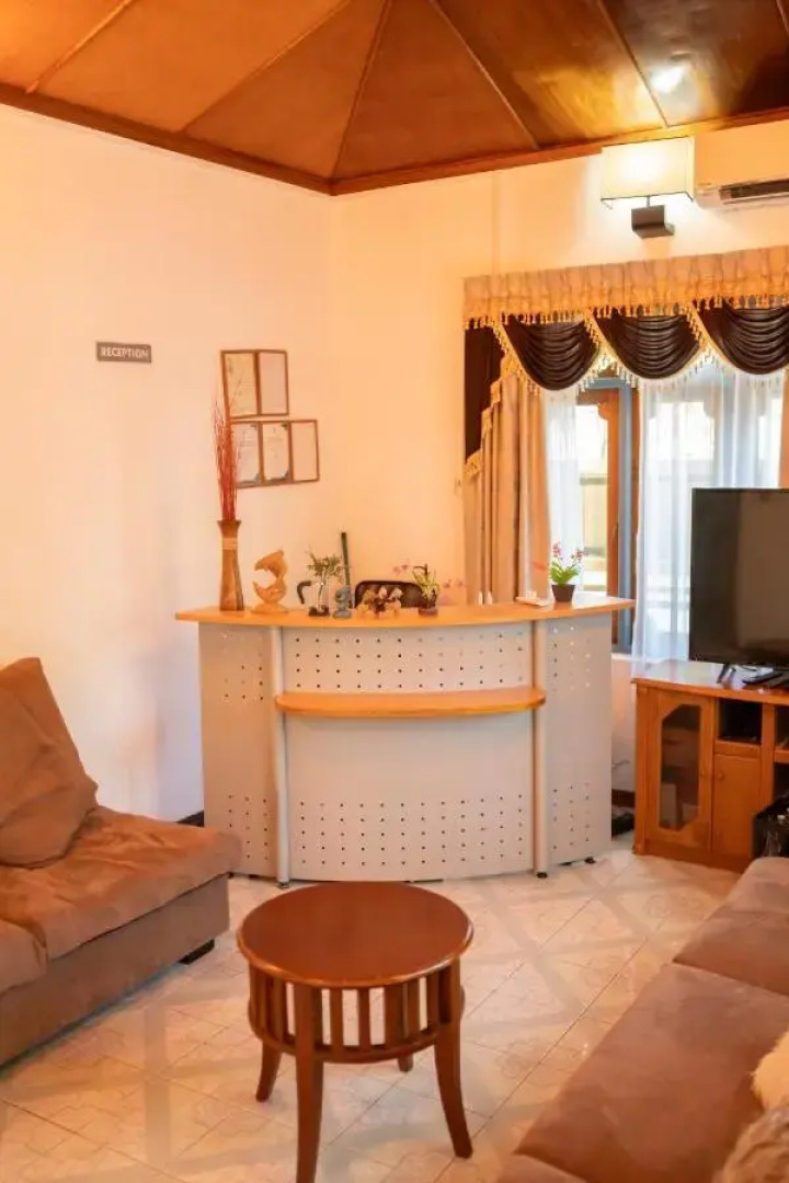 Tropical Biosphere Hotel