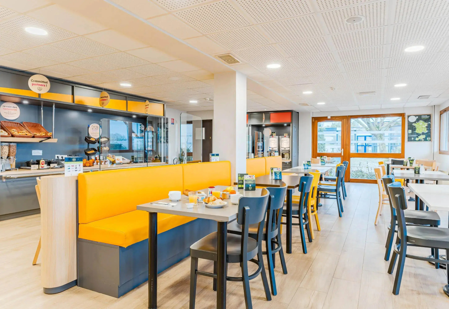 Отель B&B Poitiers 3 Futuroscope